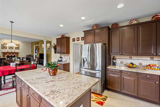 4 Avolet Court, Mount Sinai, NY 11766