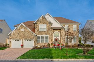 4 Avolet Court, Mount Sinai, NY 11766