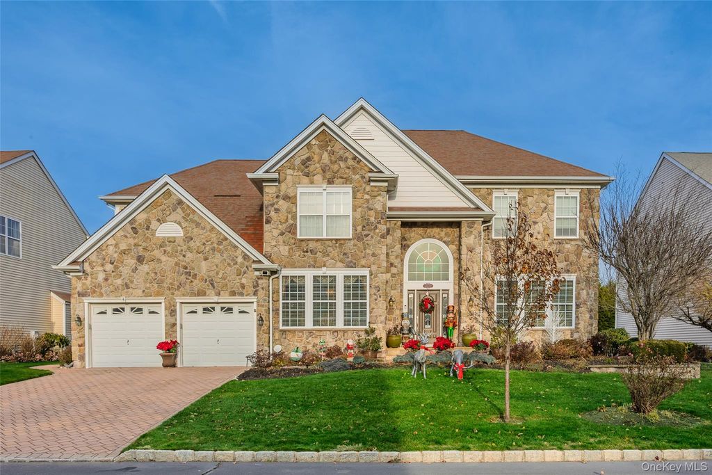 4 Avolet Court, Mount Sinai, NY 11766