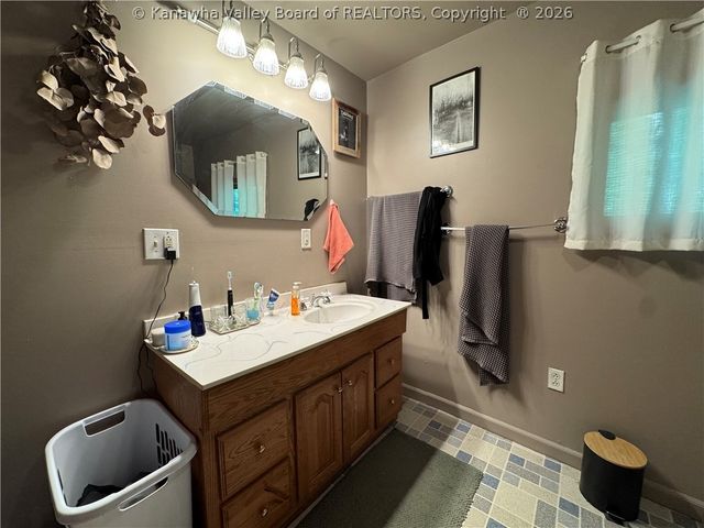 776 Mile Fork Road, Charleston, WV 25312