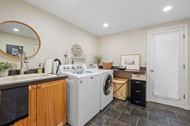 34 Briarwood Avenue, Sanbornton, NH 03269