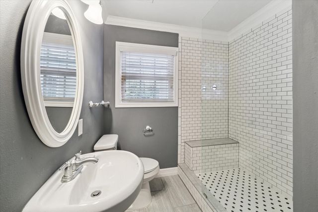 1063 W 43rd Street, Houston, TX 77018