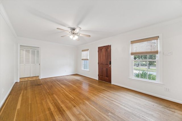 1063 W 43rd Street, Houston, TX 77018