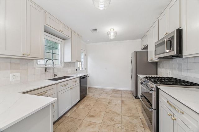 1063 W 43rd Street, Houston, TX 77018