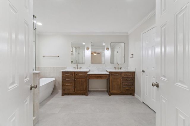 1063 W 43rd Street, Houston, TX 77018