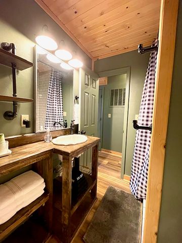 89 B E Valley Drive, Hardy, AR 72542