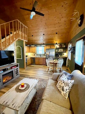 89 B E Valley Drive, Hardy, AR 72542