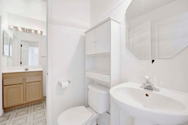 51 Arboretum Drive, Lombard, IL 60148