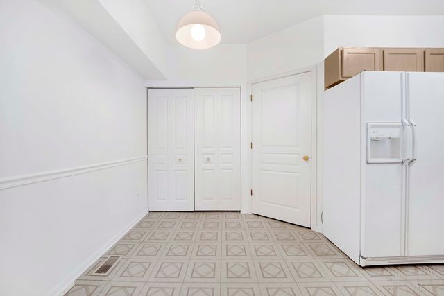 51 Arboretum Drive, Lombard, IL 60148