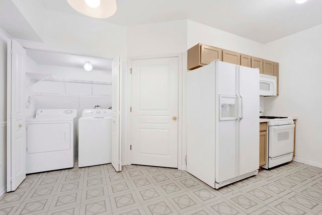 51 Arboretum Drive, Lombard, IL 60148