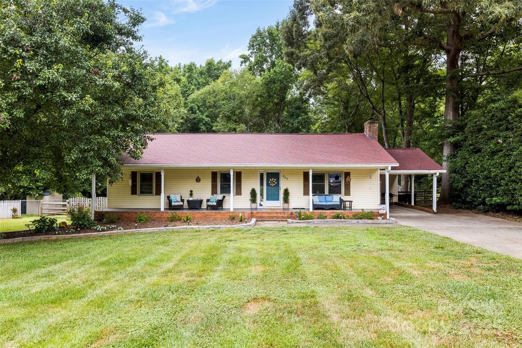 339 Deep Forest Court, Gastonia, NC 28056