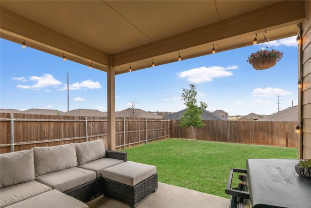 196 Tanager Drive, Rhome, TX 76078