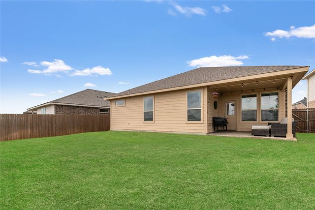 196 Tanager Drive, Rhome, TX 76078