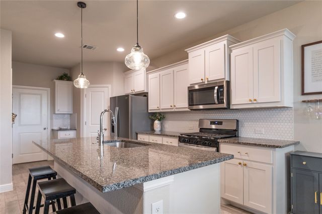 196 Tanager Drive, Rhome, TX 76078