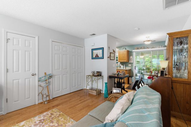 8124 Shadow Oak Drive, North Charleston, SC 29406