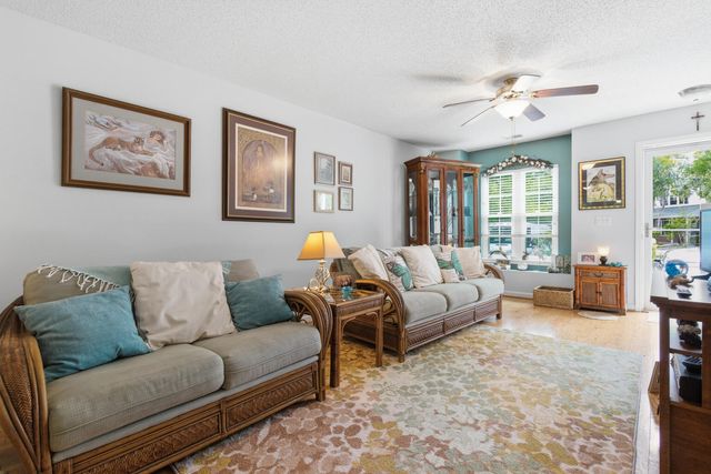 8124 Shadow Oak Drive, North Charleston, SC 29406