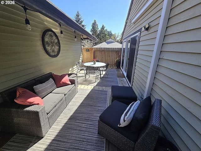 15787 Sw VILLAGE Cir, Beaverton, OR 97007