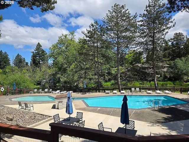 15787 Sw VILLAGE Cir, Beaverton, OR 97007