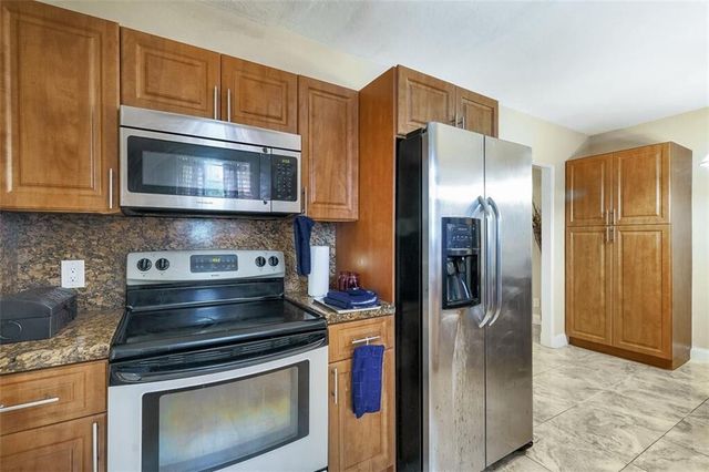 617 LAKESIDE Harbor, Boynton Beach, FL 33435