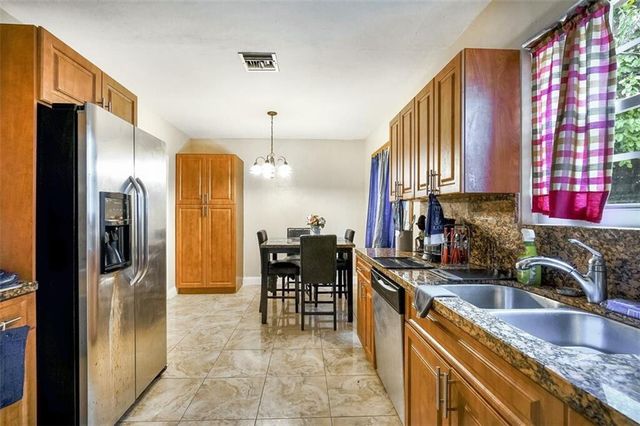 617 LAKESIDE Harbor, Boynton Beach, FL 33435