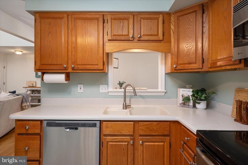 Image 11 of property listing at 147 SPRING PLACE WAY, Annapolis, MD 21401