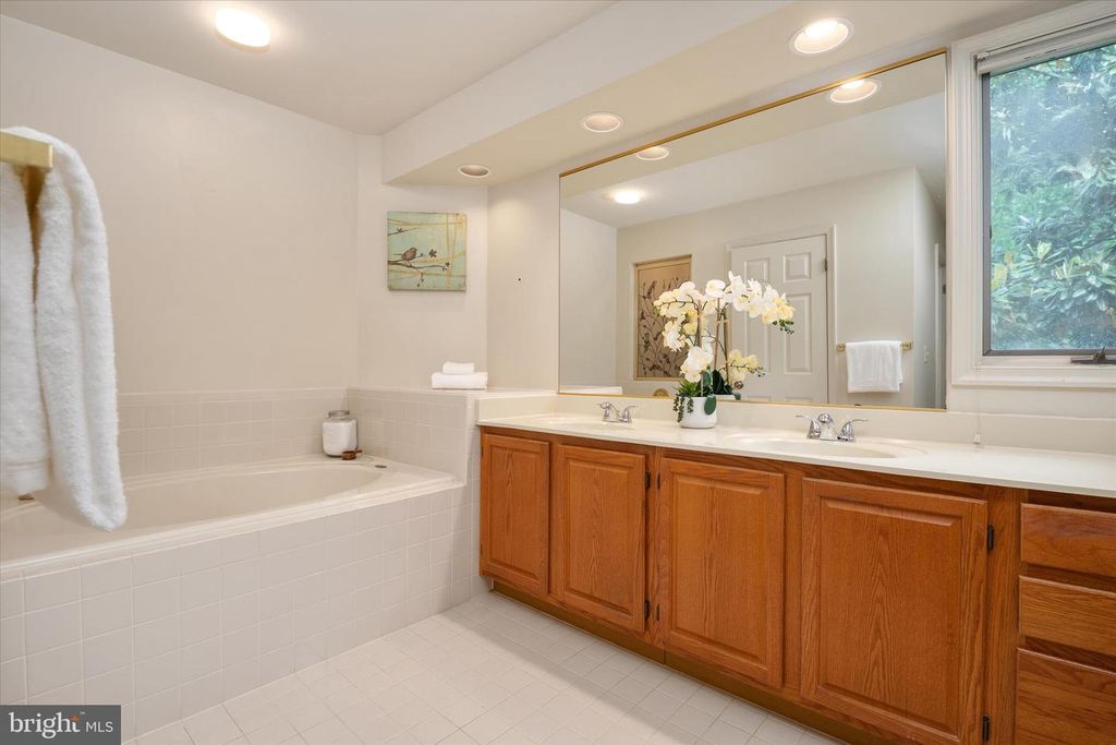 Image 17 of property listing at 147 SPRING PLACE WAY, Annapolis, MD 21401