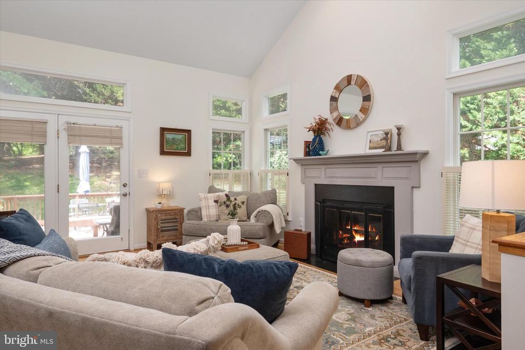 Image 5 of property listing at 147 SPRING PLACE WAY, Annapolis, MD 21401