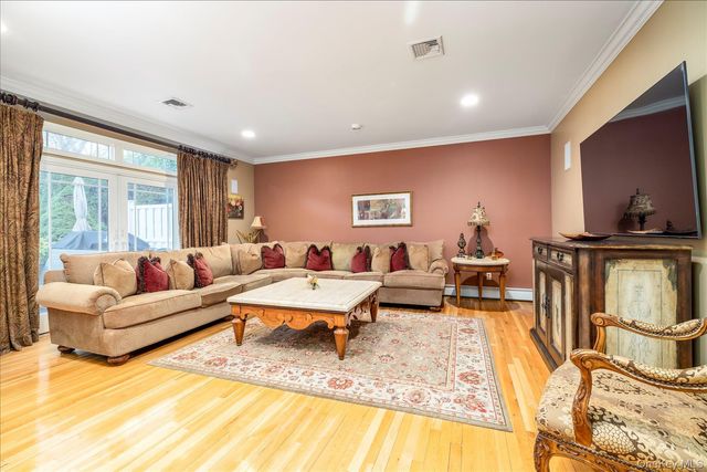 3056 Valentine Place, Wantagh, NY 11793