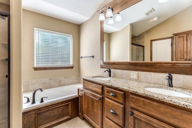8722 E BLADE CT, Wichita, KS 67226