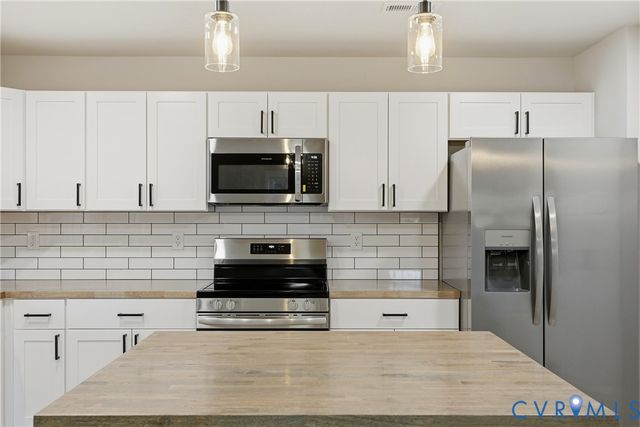 23 Greenwood Dr, Louisa, VA 23093