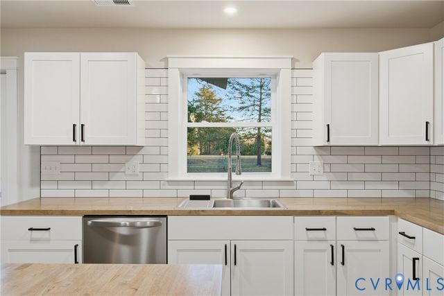 23 Greenwood Dr, Louisa, VA 23093