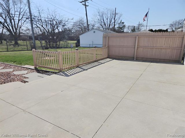 3210 Cero Drive, Sterling Heights, MI 48310