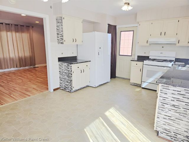 3210 Cero Drive, Sterling Heights, MI 48310