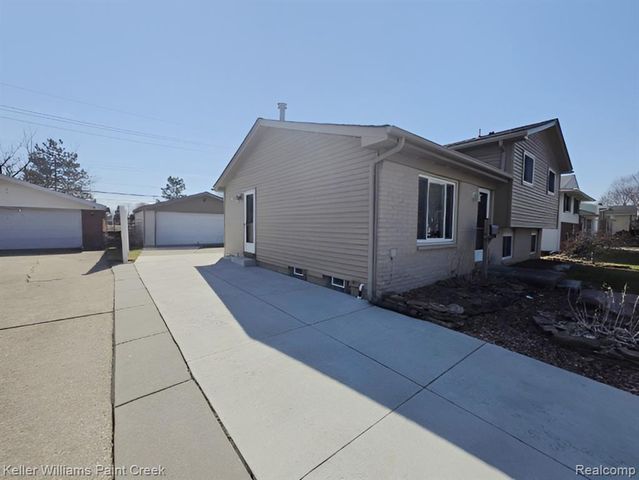 3210 Cero Drive, Sterling Heights, MI 48310