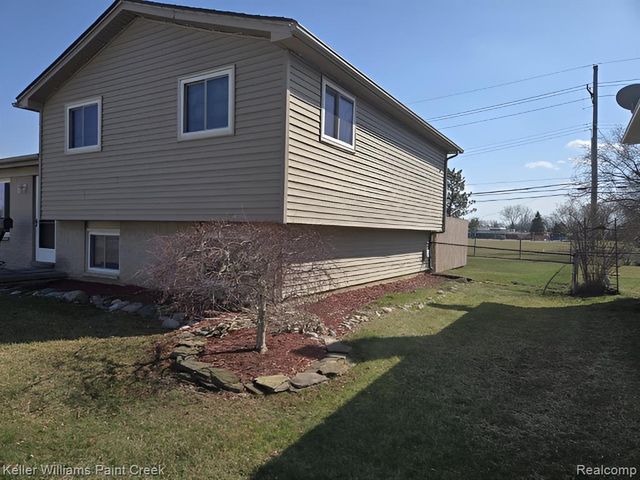 3210 Cero Drive, Sterling Heights, MI 48310