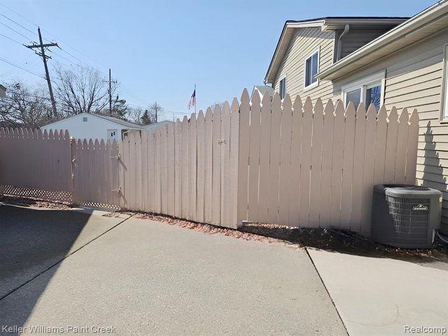 3210 Cero Drive, Sterling Heights, MI 48310