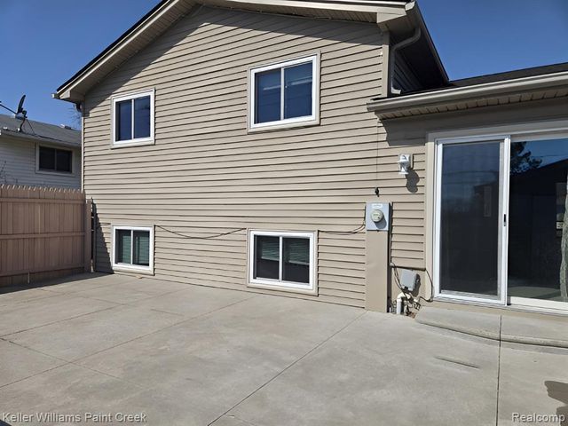 3210 Cero Drive, Sterling Heights, MI 48310