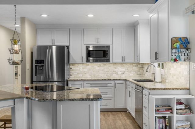 1754 Breezy Point Lane, Kimberling City, MO 65686