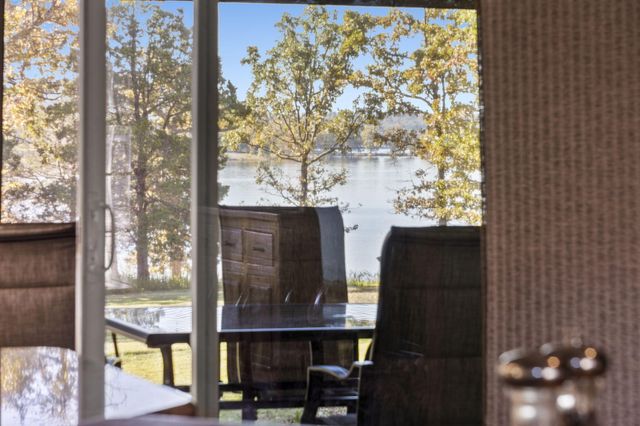 1754 Breezy Point Lane, Kimberling City, MO 65686