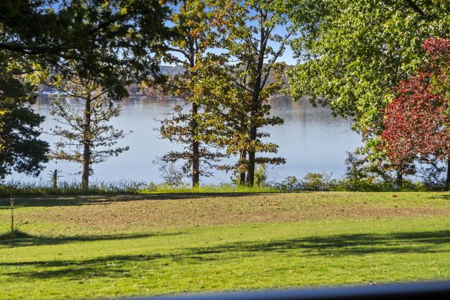 1754 Breezy Point Lane, Kimberling City, MO 65686