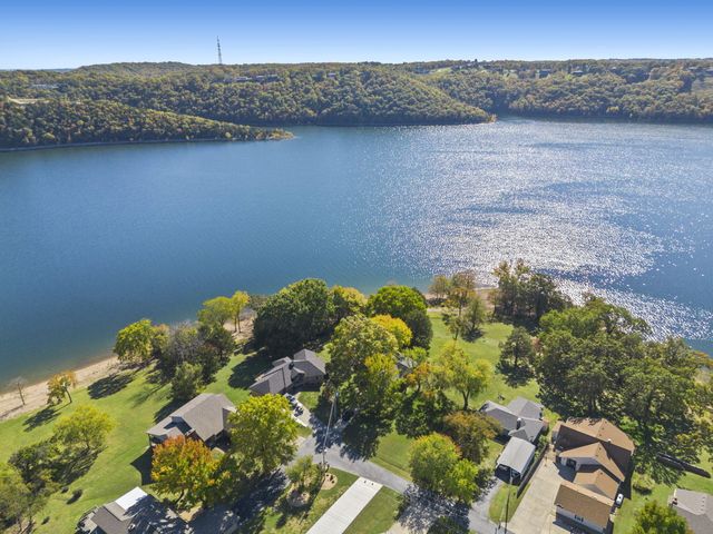 1754 Breezy Point Lane, Kimberling City, MO 65686