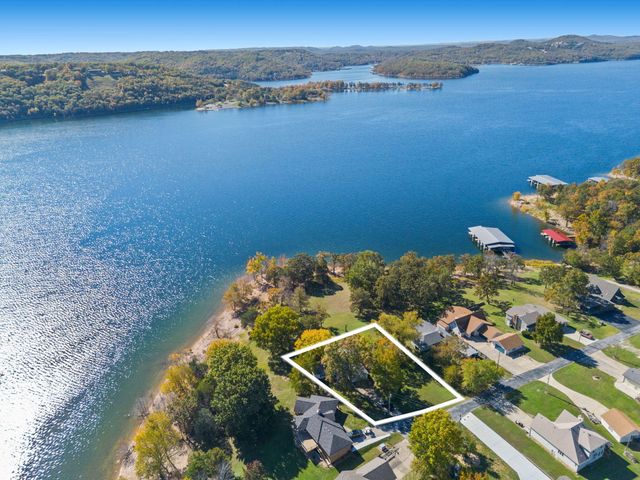1754 Breezy Point Lane, Kimberling City, MO 65686
