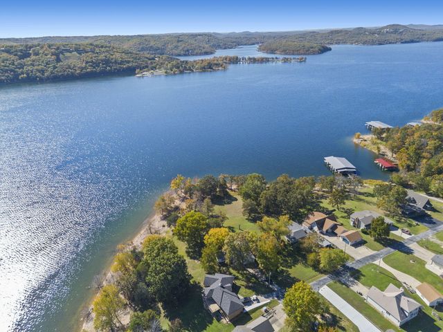 1754 Breezy Point Lane, Kimberling City, MO 65686