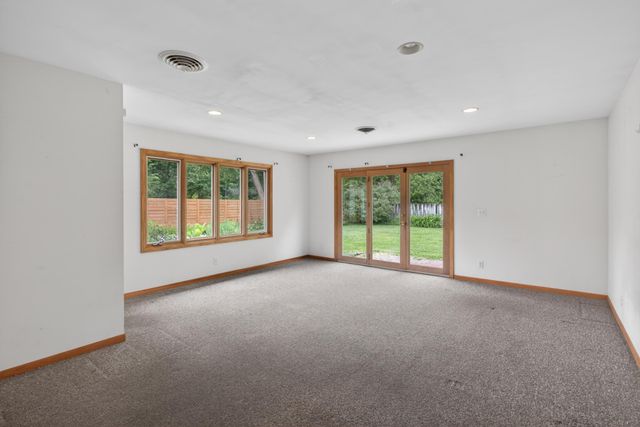 2071 Lindy Avenue, Roseville, MN 55113