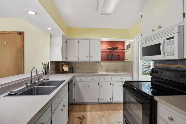 2071 Lindy Avenue, Roseville, MN 55113