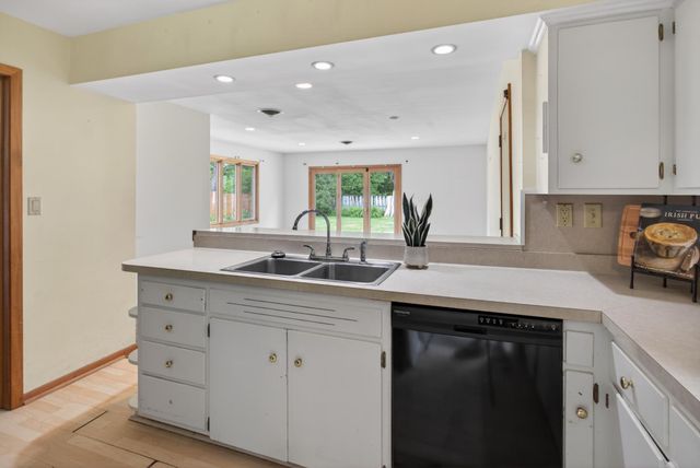 2071 Lindy Avenue, Roseville, MN 55113