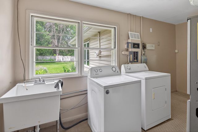 2071 Lindy Avenue, Roseville, MN 55113