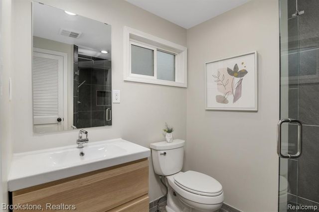 165 Woodedge Drive, Bloomfield Hills, MI 48304