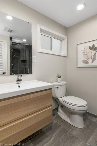 165 Woodedge Drive, Bloomfield Hills, MI 48304