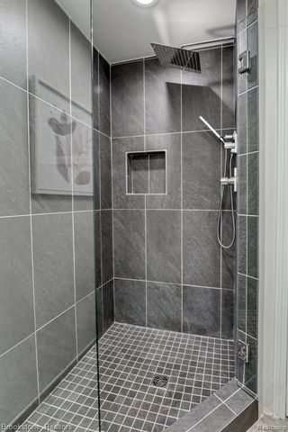 165 Woodedge Drive, Bloomfield Hills, MI 48304